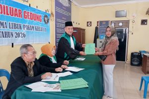 PA Lubuk Pakam Laksanakan Sidang di Luar Gedung Pengadilan, Sekaligus Serahkan Produk Pengadilan